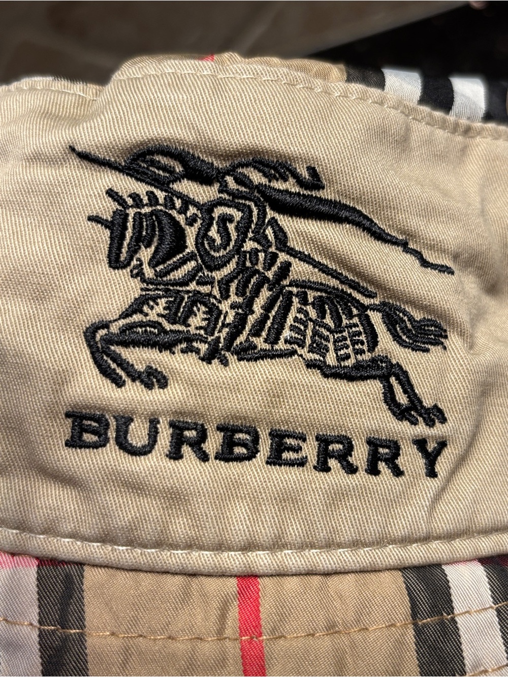 Burberry London Classic Vintage Check Bucket Hat with Embroidered Logo - Picture 4 of 12